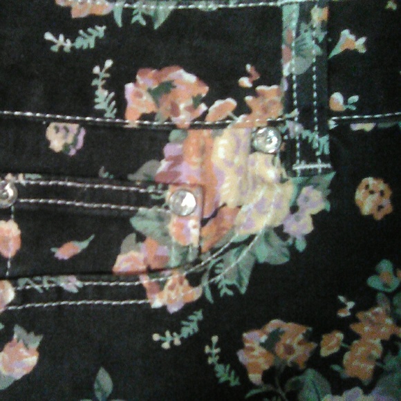 GoGo jeans floral shorts - Picture 5 of 6